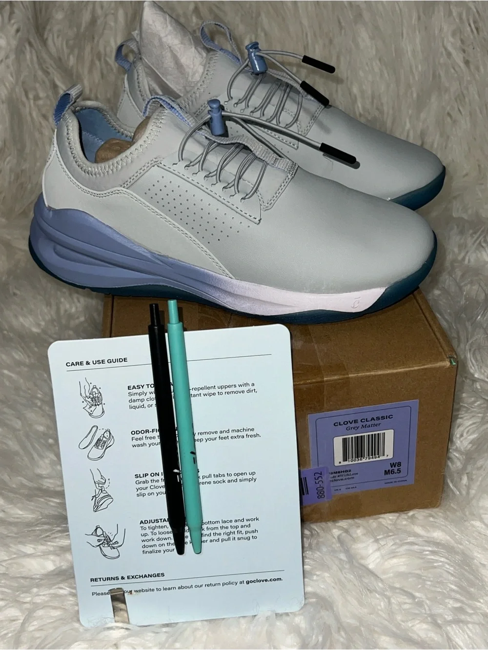 NIB Clove Classic women's sneaker W8/M6 Light grey upper with soft blue and teal